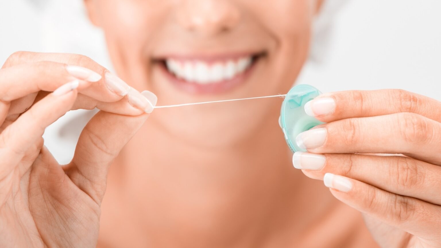Зубная нить: зачем и как правильно использовать