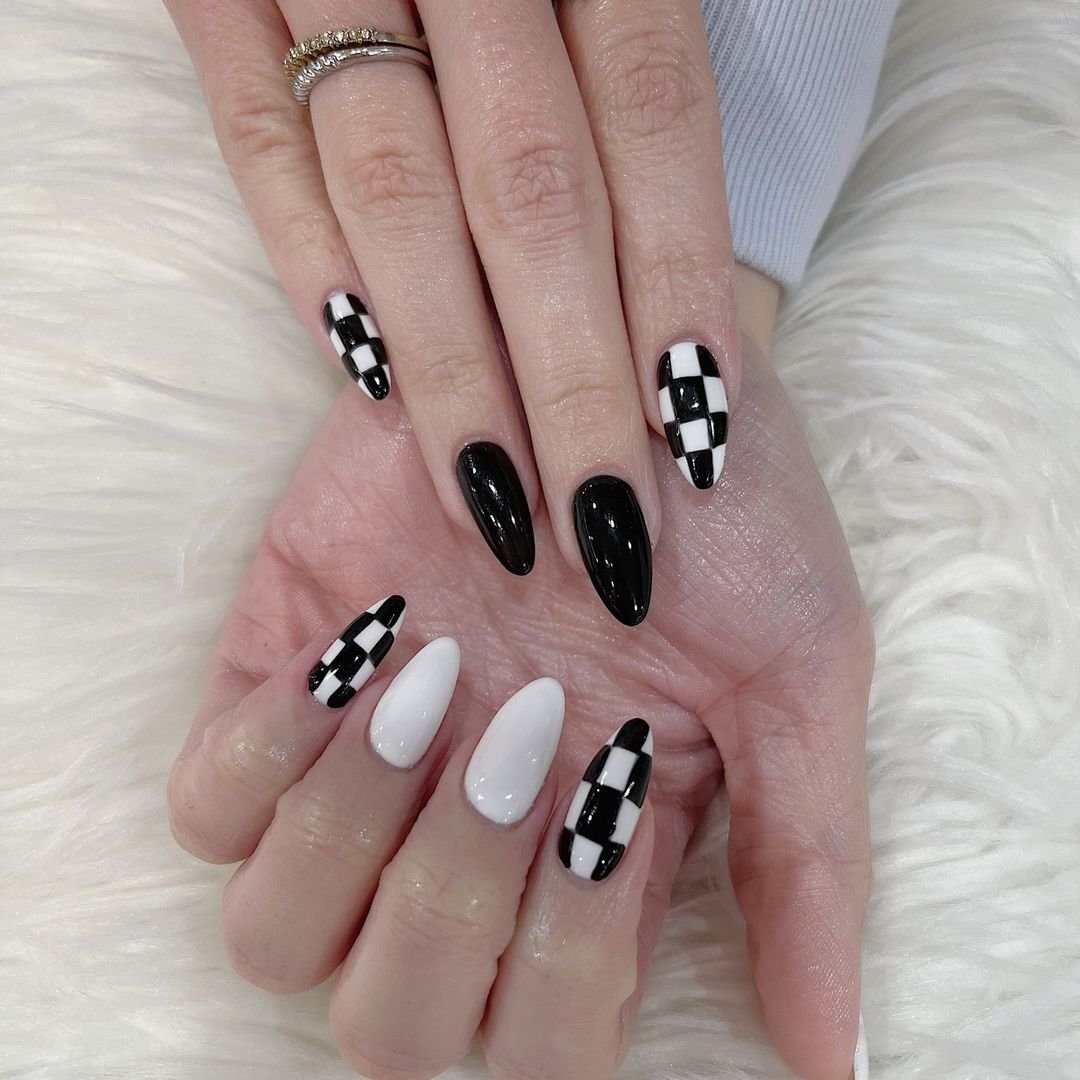 Checkered Nails 