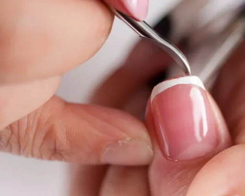 Pink and White Nails Vs French Manicure: Differences