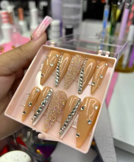 Packaging Press-On Nails